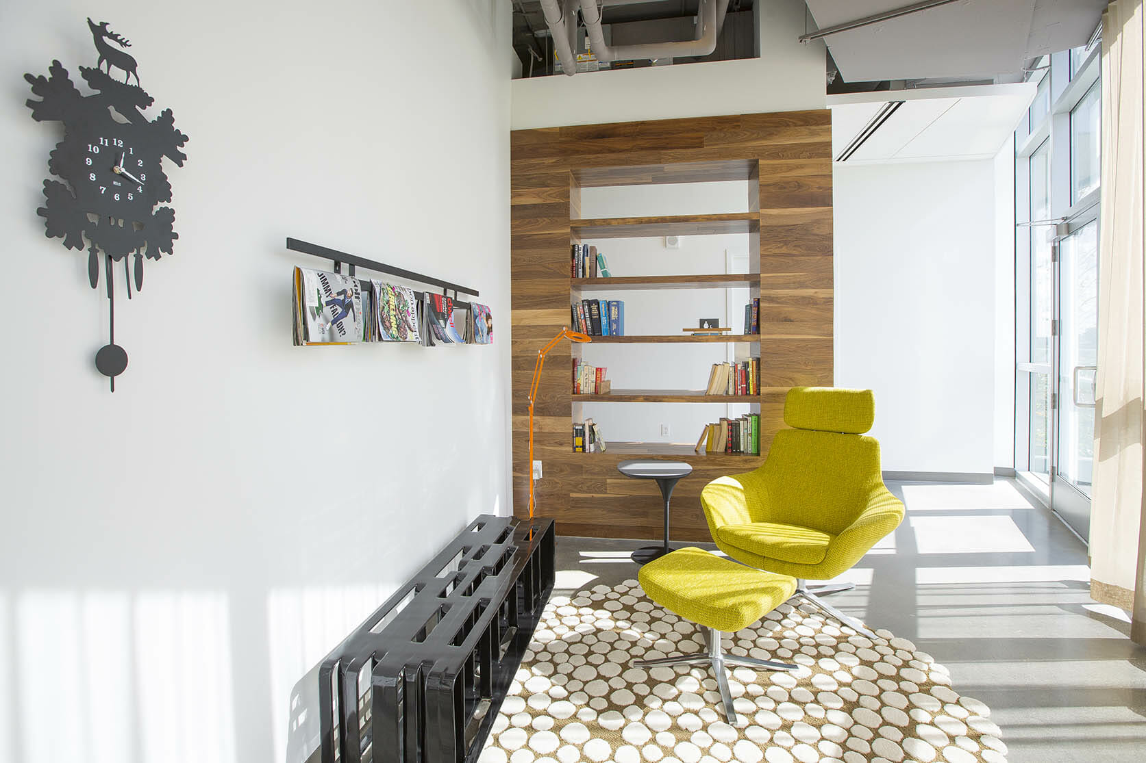 Cozy reading nook in modern living room via RENTCafe