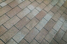 installing asphalt shingle roofing