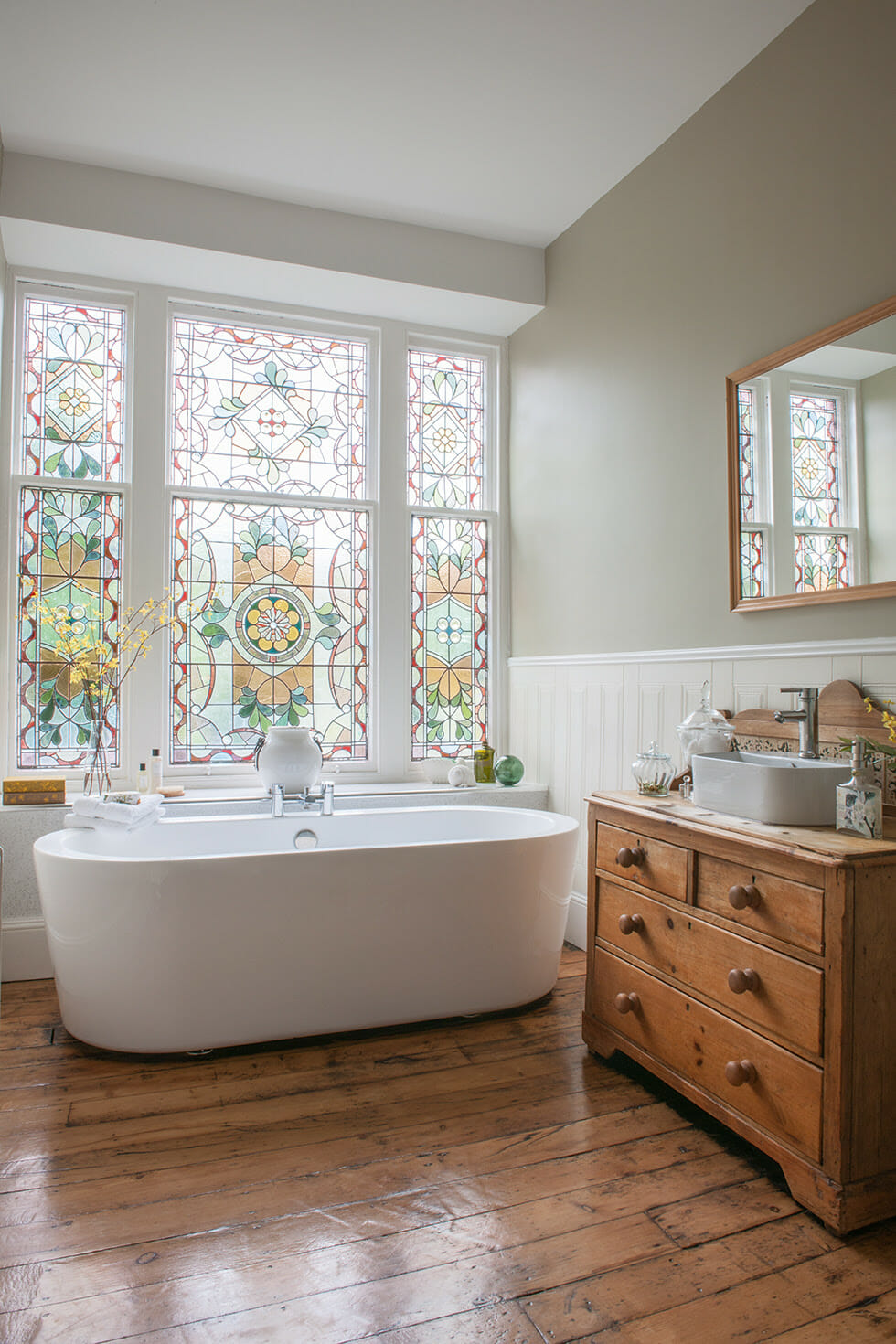 Our Favorite Stained Glass Windows for Modern Homes - Modernize