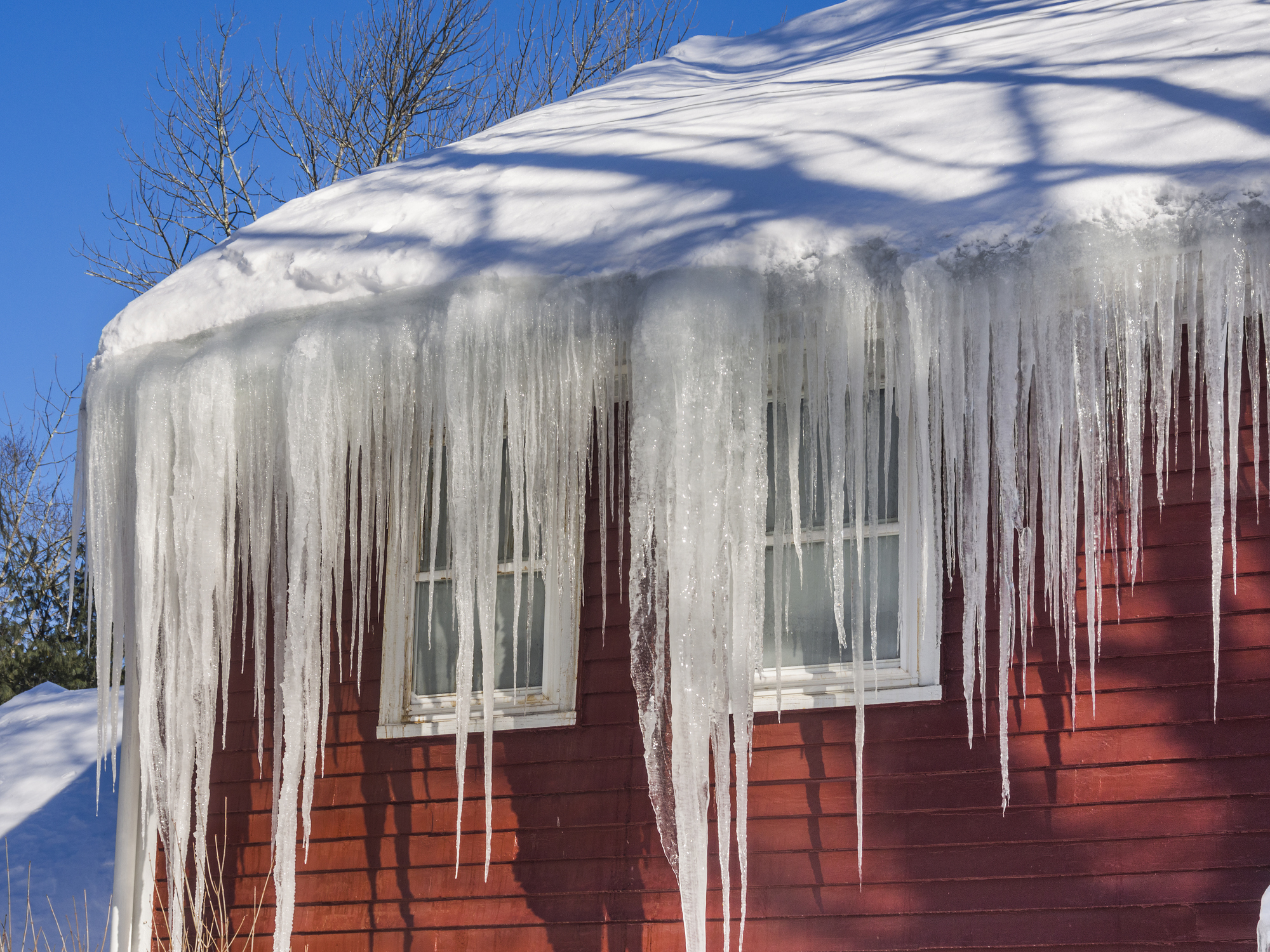 Ice dams and snow on roof