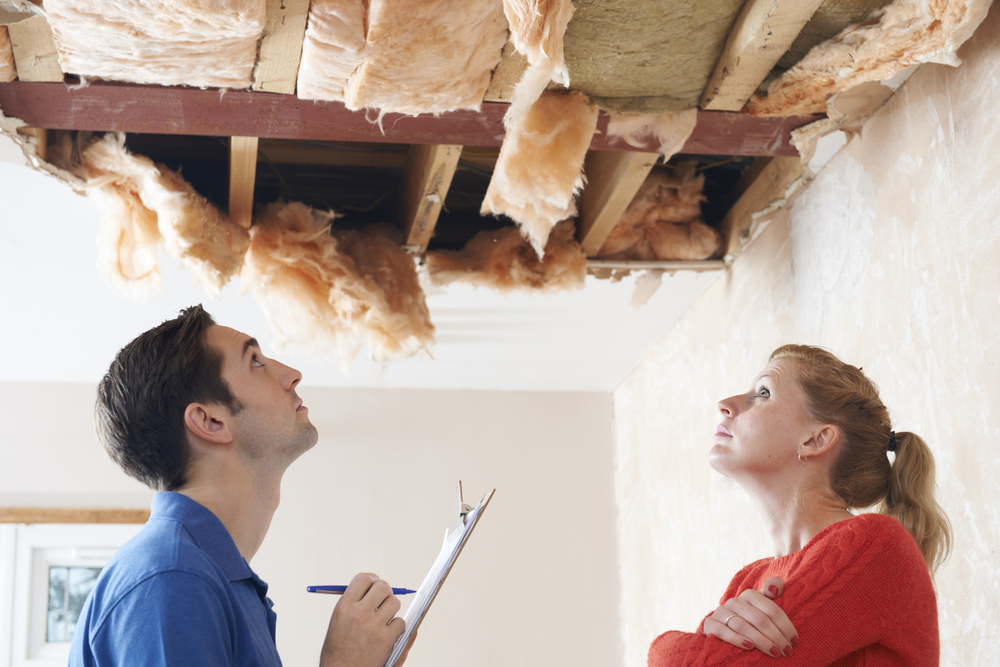 Contractor-inspecting-roof-damage