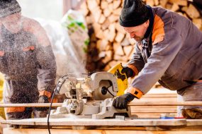 contractor-using-saw