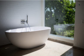 soaking tub