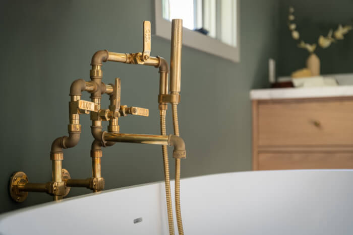 wall-mounted-faucet