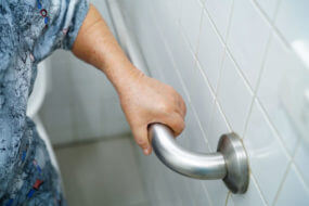 bathroom-accessibility-grab-bars
