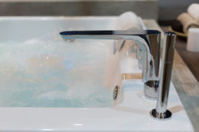 jacuzzi walk in tub