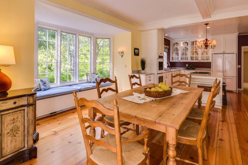 Kitchen with a bay window and window seat