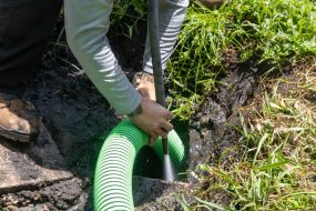 Draining a septic tank for maintenance